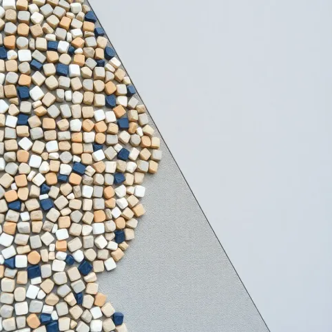 Jak zakryć tynk mozaikowy